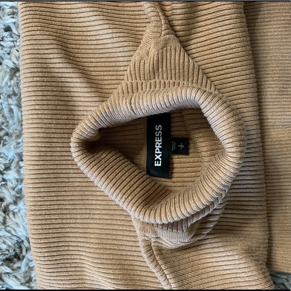 Express Turtle Neck - Picture 2 of 2